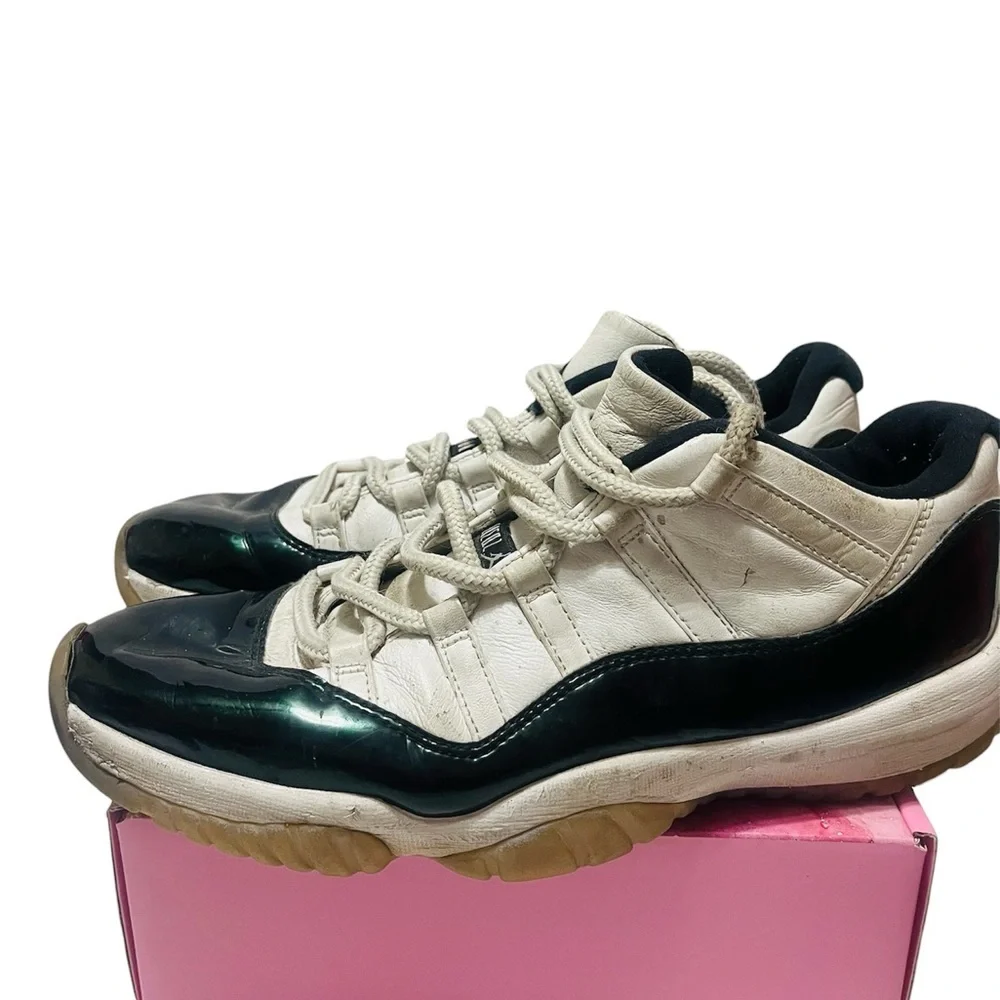 Air Jordan 11 Retro Low Emerald Size 10.5 528895-145 Men's Sneakers